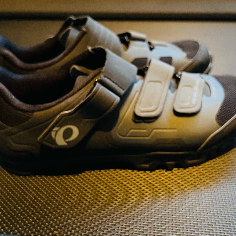 Pearl Izumi Gray Cycling Shoes